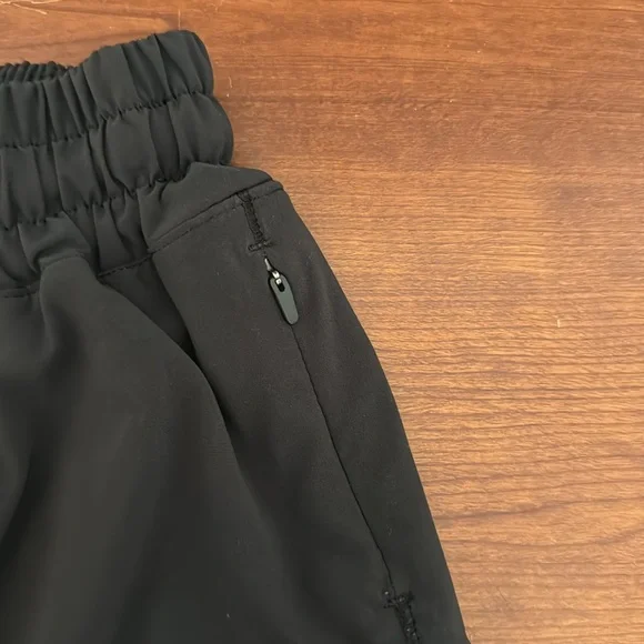 Lululemon Hotty Hot 2.5” shorts - Picture 5 of 6